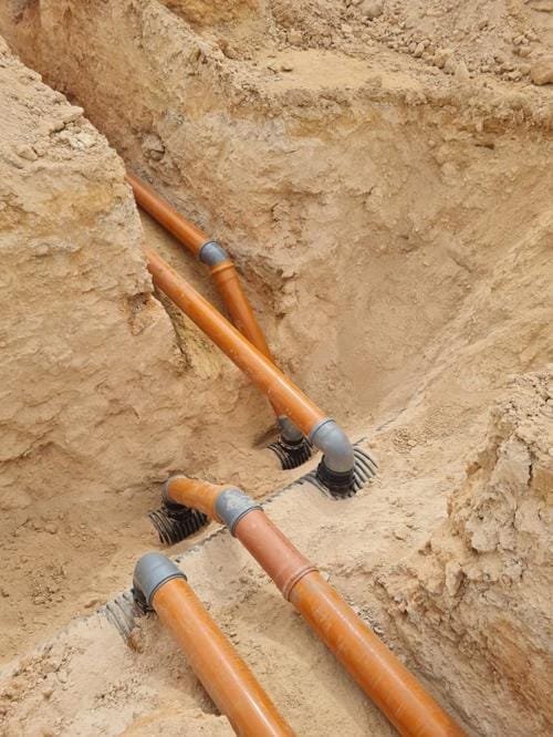 Tubes en PVC pour réseaux d’assainissement au Bénin – installation gravitaire